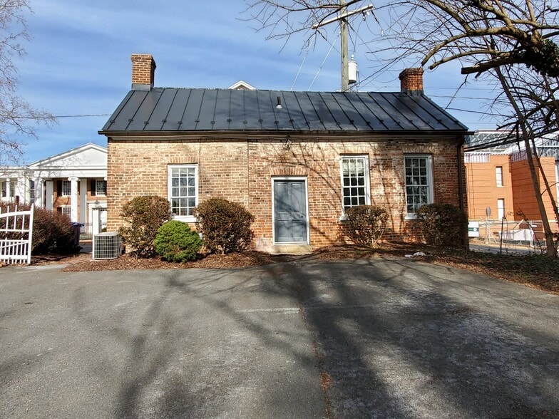 More Photos Of 23 E Market St, Leesburg Loft Creative Space For Lease