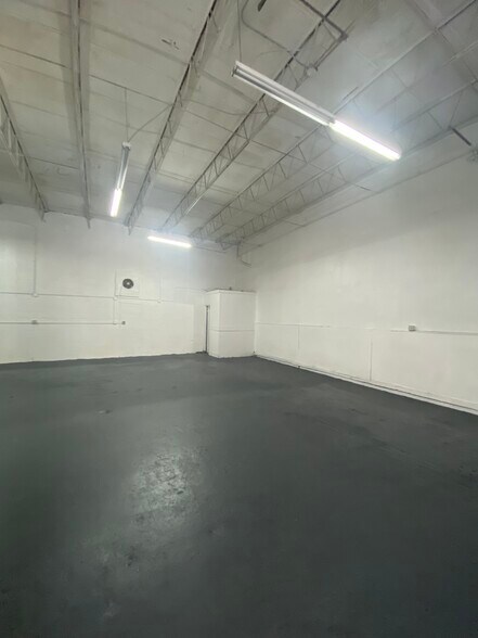 More Photos Of 5712 SW 25th St, West Park Warehouse For Lease