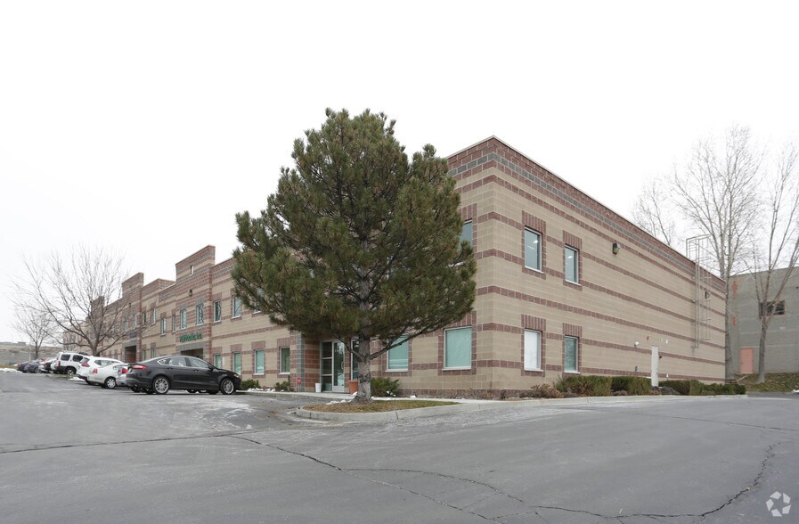 More Photos Of 461-489 W Parkland Dr, Sandy Warehouse For Lease