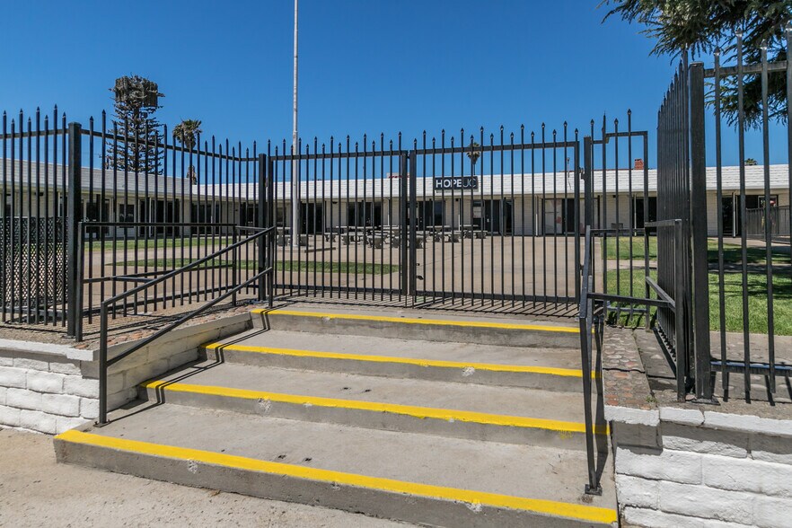 More Photos Of 1170 W Ramsey St, Banning Freestanding For Lease