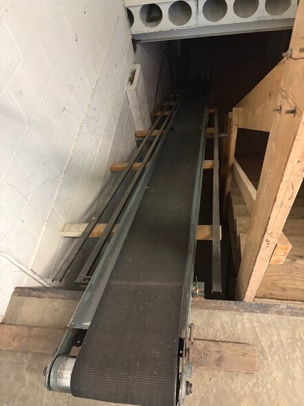 More Photos Of 6900 W Broadway Ave, Minneapolis Freestanding For Sale