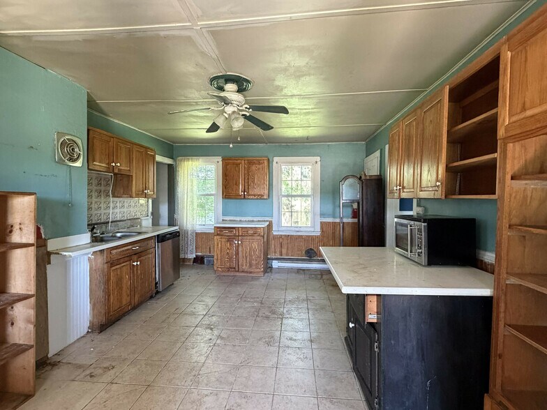 More Photos Of 122 Mill Pond Rd, Gilbert Industrial For Sale