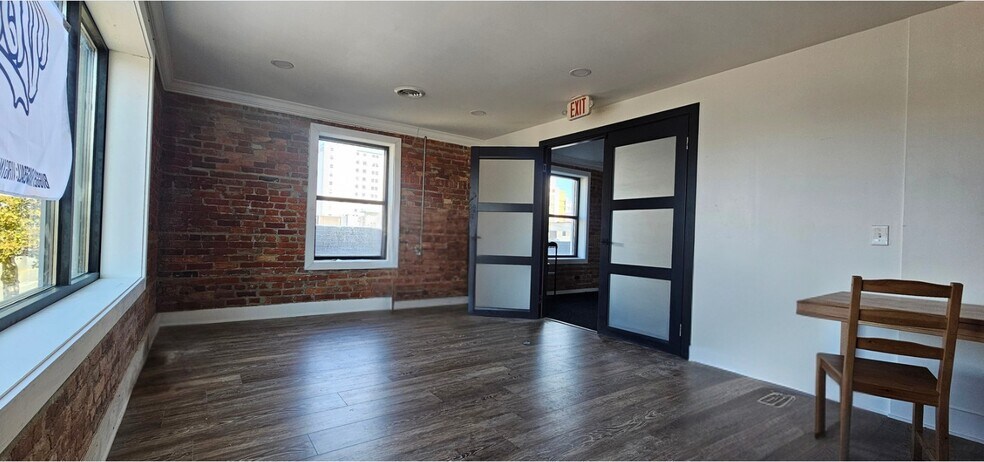 More Photos Of 223 17th St, Virginia Beach Storefront Retail Office For Sale