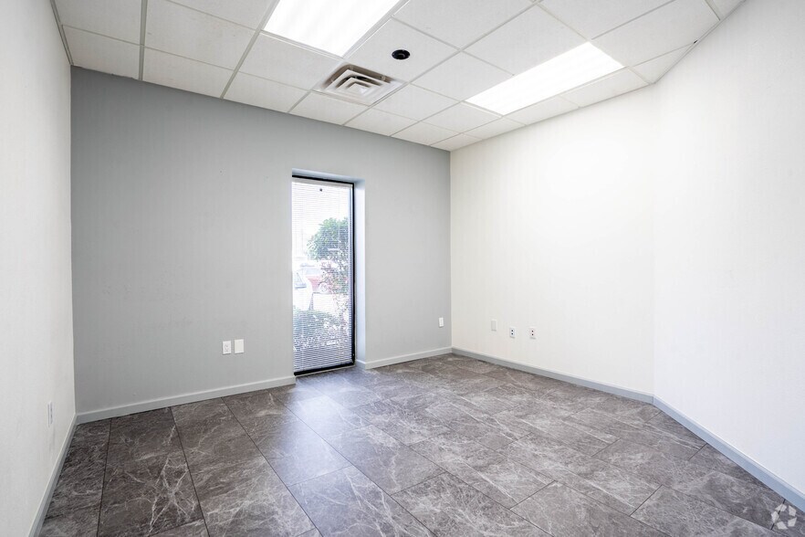 More Photos Of 8807-8815 Emmott Rd, Houston Unknown For Lease