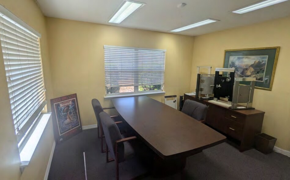 More Photos Of 7211 Anderson Rd, Tampa Warehouse For Lease
