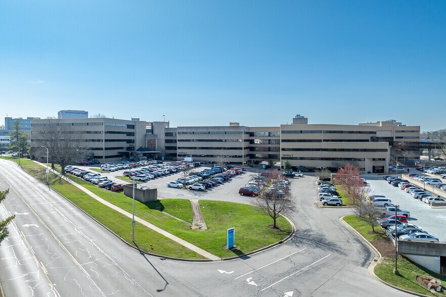 More Photos Of 1401 Harrodsburg Rd, Lexington Medical For Sale