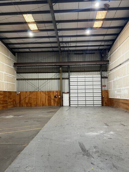 More Photos Of 716 W Cedar St, Eureka Warehouse For Lease