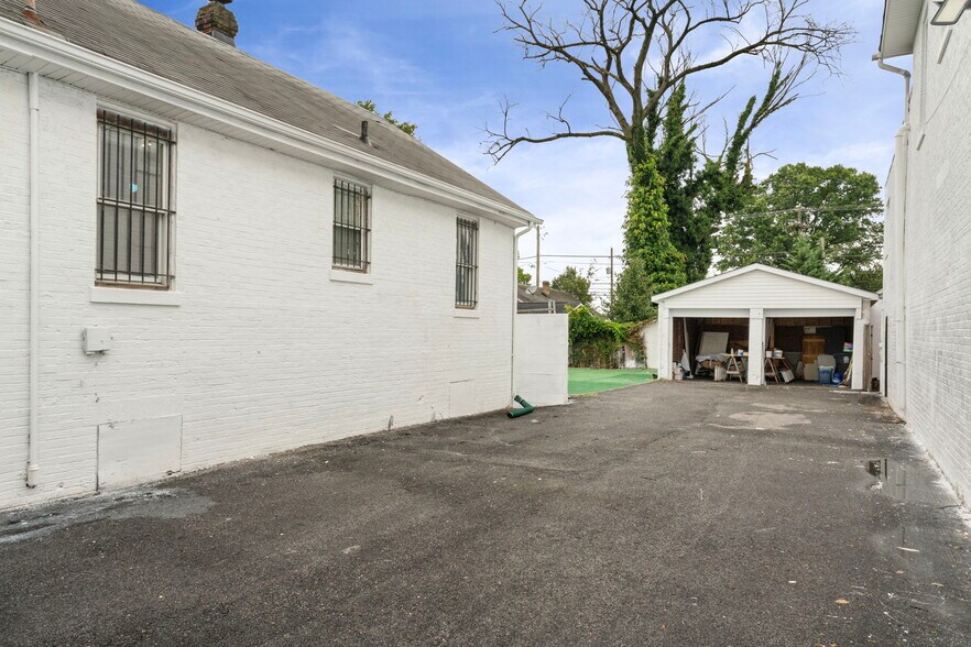 More Photos Of 4928 Marlboro Pike, Capitol Heights General Retail For Lease