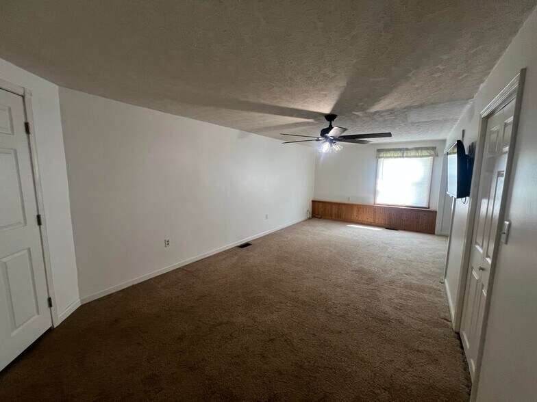 More Photos Of 380 S Main St, De Graff Light Manufacturing For Sale