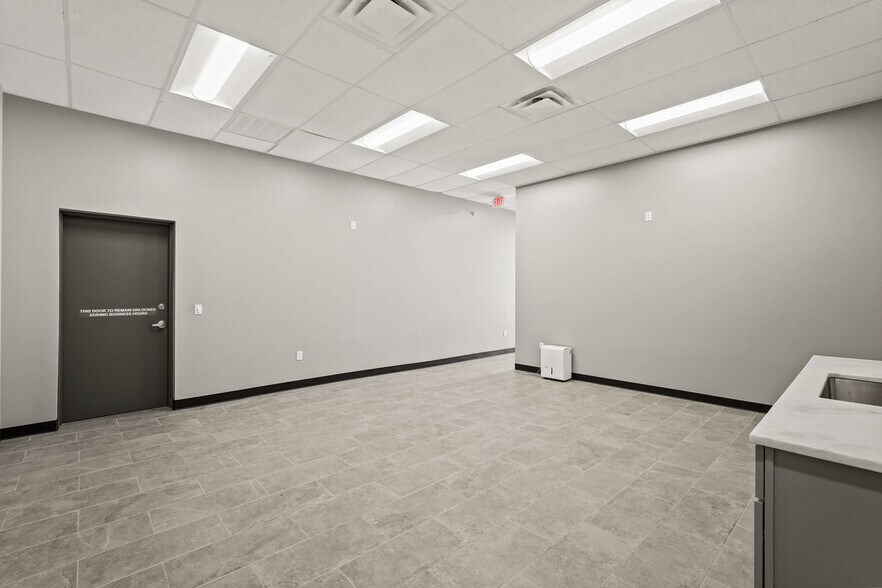 More Photos Of 8411 Villa Dr, Houston Warehouse For Lease