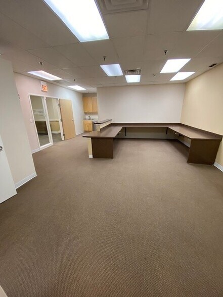 More Photos Of 22 W Calendar Ct, La Grange Office For Lease