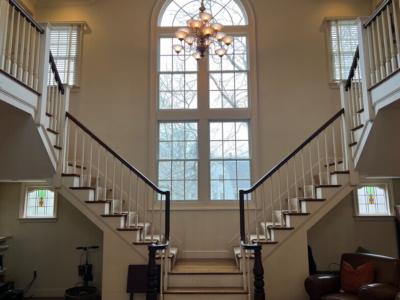 More Photos Of 308 Old Main St, South Yarmouth Hospitality For Sale