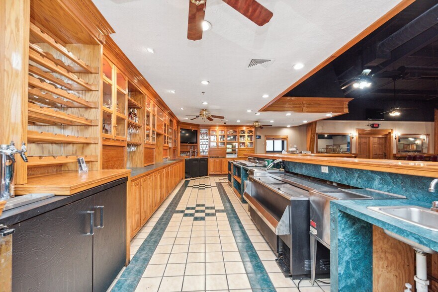 More Photos Of 470 Tucker Dr, Maysville Storefront Retail Office For Sale