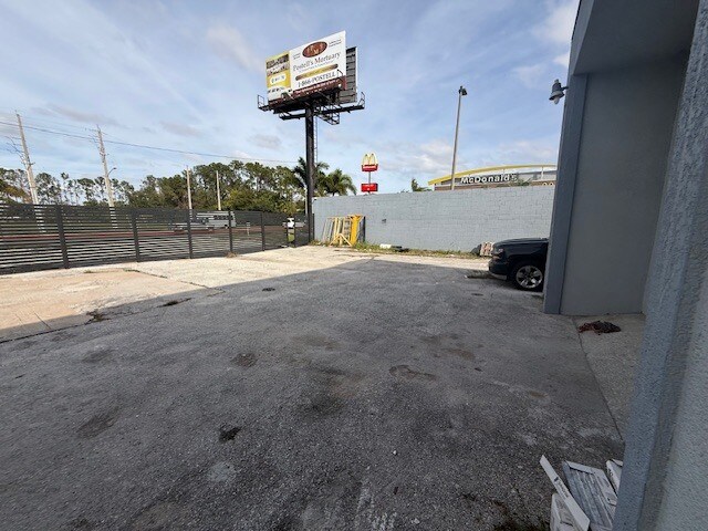 More Photos Of 3852 L B Mcleod Rd, Orlando Warehouse For Lease
