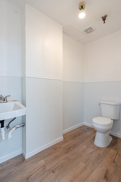 More Photos Of 328 7th St, Oakland Storefront Retail Office For Sale