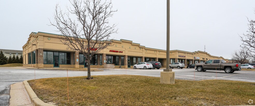 More Photos Of 1024-1060 E Commerce Blvd, Slinger Unknown For Lease