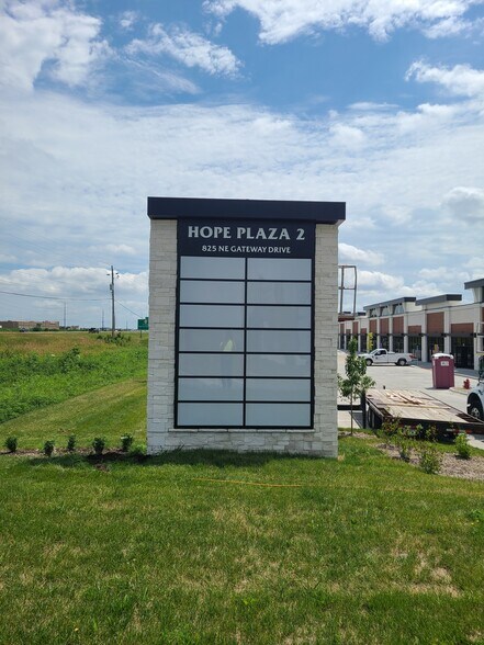 More Photos Of 825 NE Gateway Dr, Grimes Storefront Retail Office For Lease