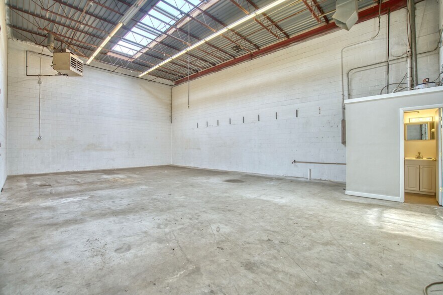 More Photos Of 5763 Arapahoe Ave, Boulder Warehouse For Sale