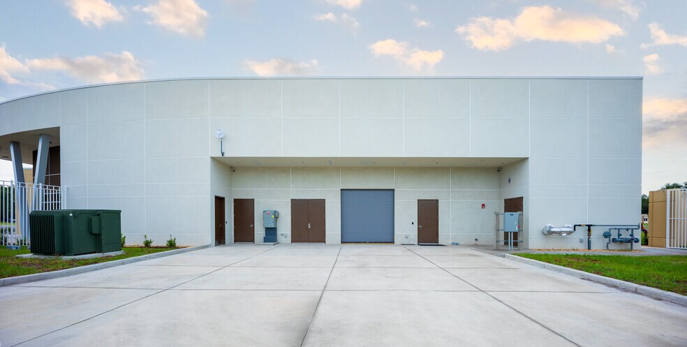 More Photos Of 14209 NW 119th Ter, Alachua Manufacturing For Sale