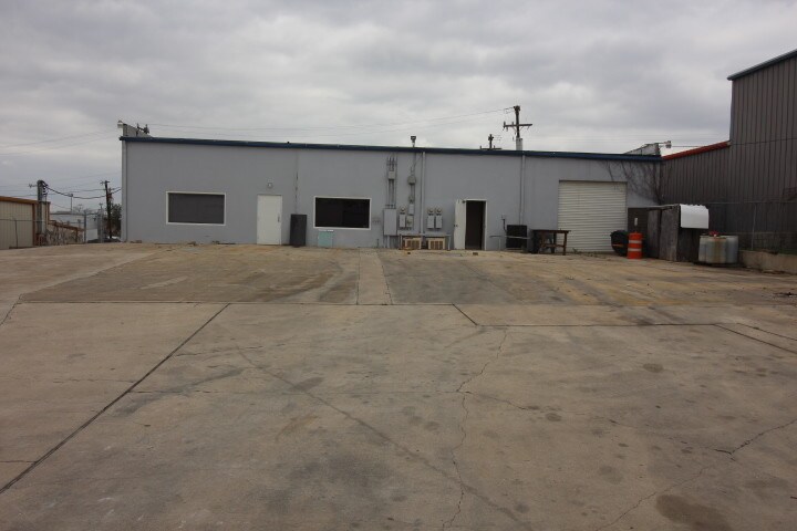 More Photos Of 13603 Topper Cir, San Antonio Warehouse For Lease