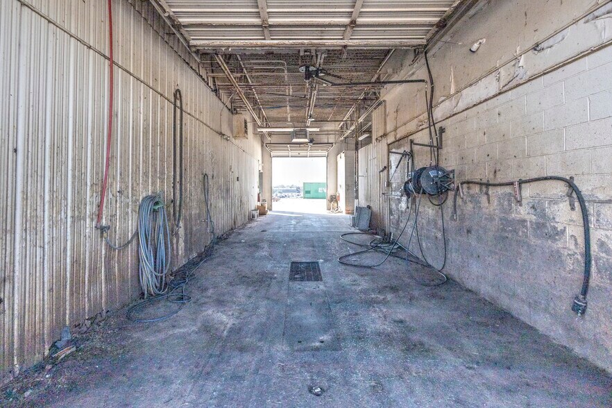 More Photos Of 1909 N Highway 81, Duncan Auto Dealership For Sale