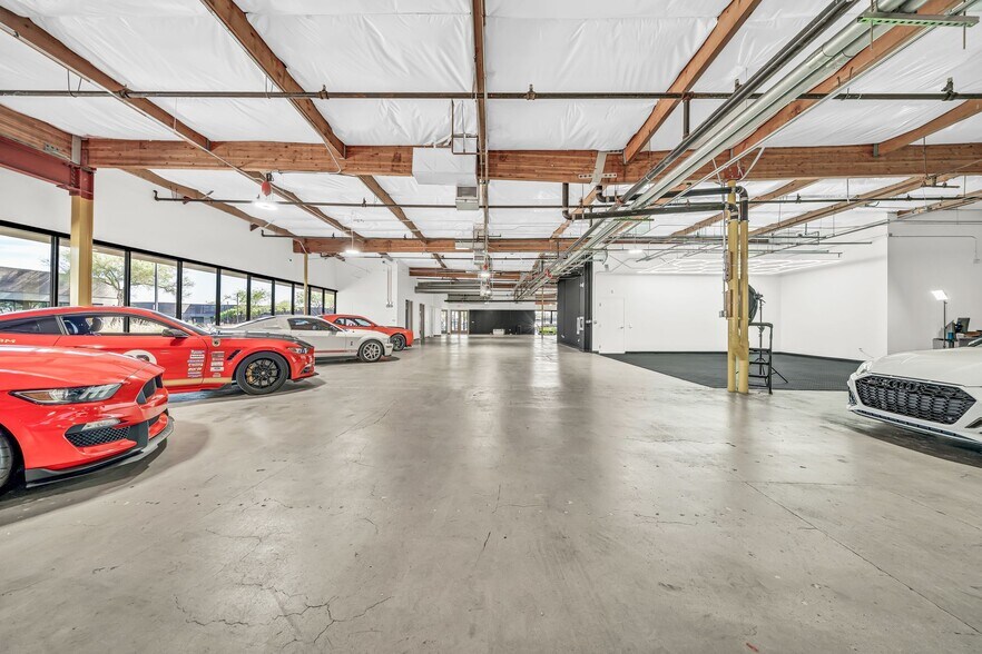 More Photos Of 14505 N Hayden Rd, Scottsdale Light Distribution For Lease