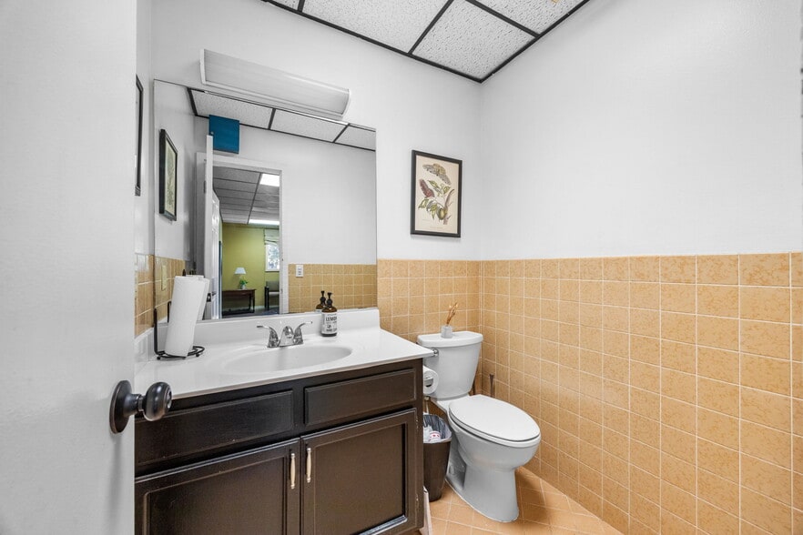 More Photos Of 630-640 S Glassell St, Orange Office For Sale
