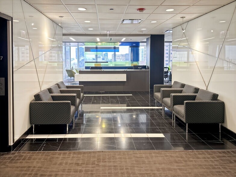 More Photos Of 111 W Jackson Blvd, Chicago Coworking Space