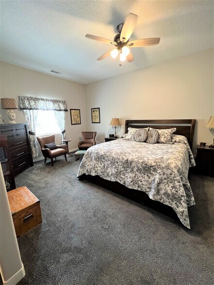 More Photos Of 309 S 6th St, Loving Apartments For Sale