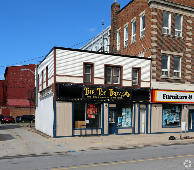 Primary Photo Of 2 St Paul St W, St Catharines Storefront Retail Residential For Lease