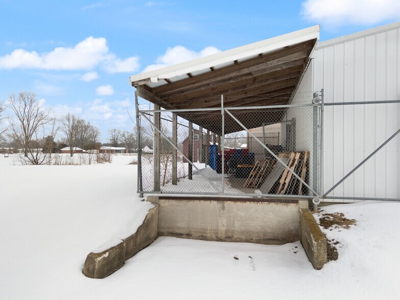 More Photos Of 677 S Cardinal Ln, Scottsburg Industrial For Sale