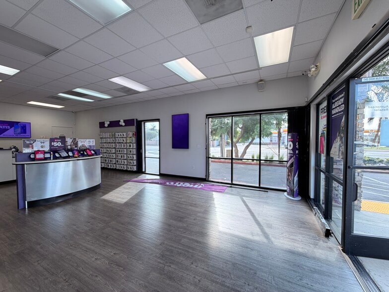 More Photos Of 2701 N Bristol St, Santa Ana Storefront For Lease