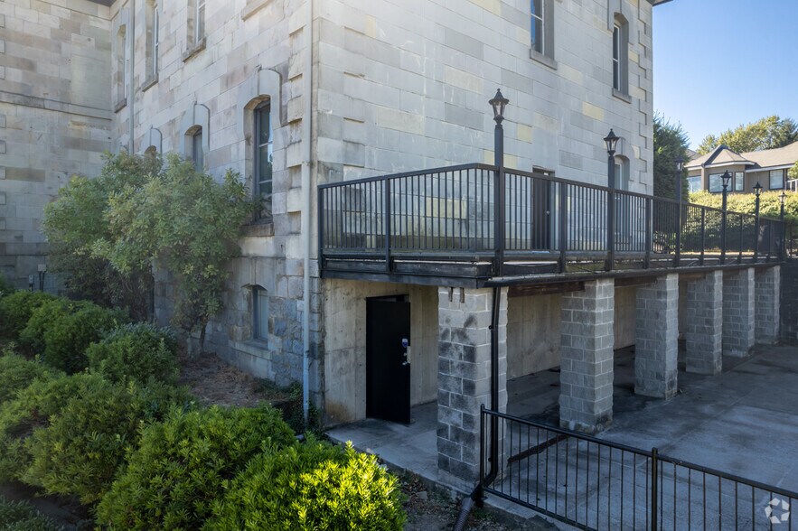 More Photos Of 65 Richmond St, New Westminster Office For Lease