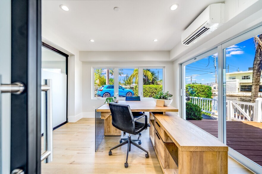 More Photos Of 2200 NE 26th St, Wilton Manors Office For Sale