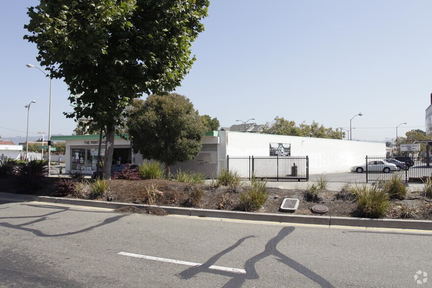Primary Photo Of 2628 San Pablo Ave, Oakland Freestanding For Lease