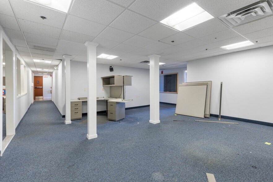 More Photos Of 19-25 Main St, Hartford Office Residential For Sale