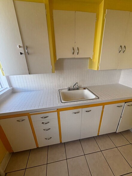 More Photos Of 510 19th Ave SW, Calgary Apartments For Sale