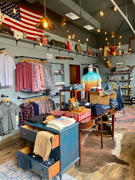 More Photos Of 40 Monument Sq, Urbana General Retail For Sale