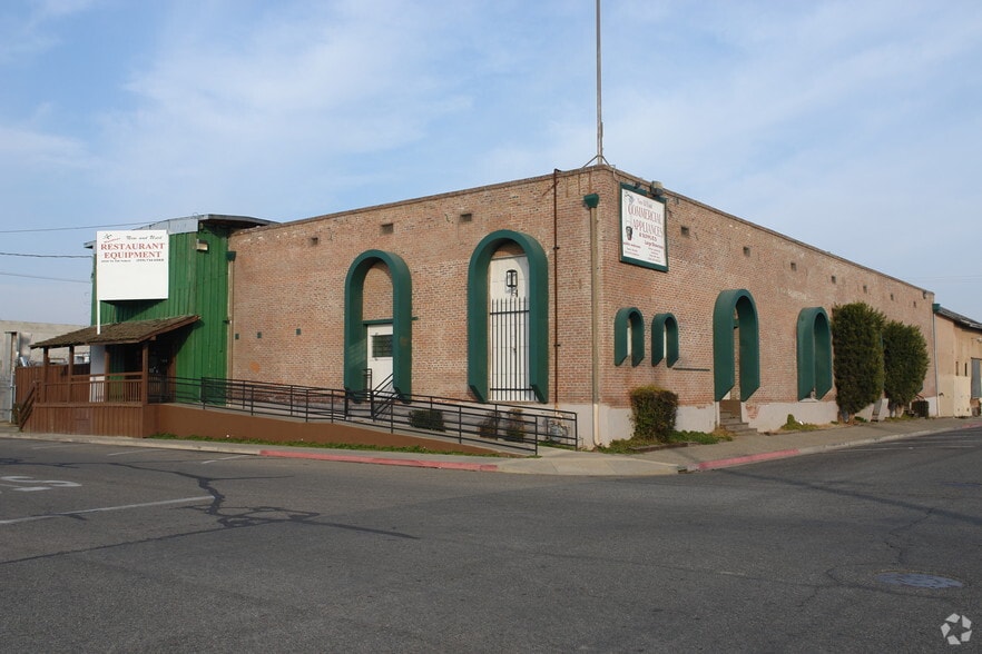 More Photos Of 400 N Johnson St, Visalia Warehouse For Sale