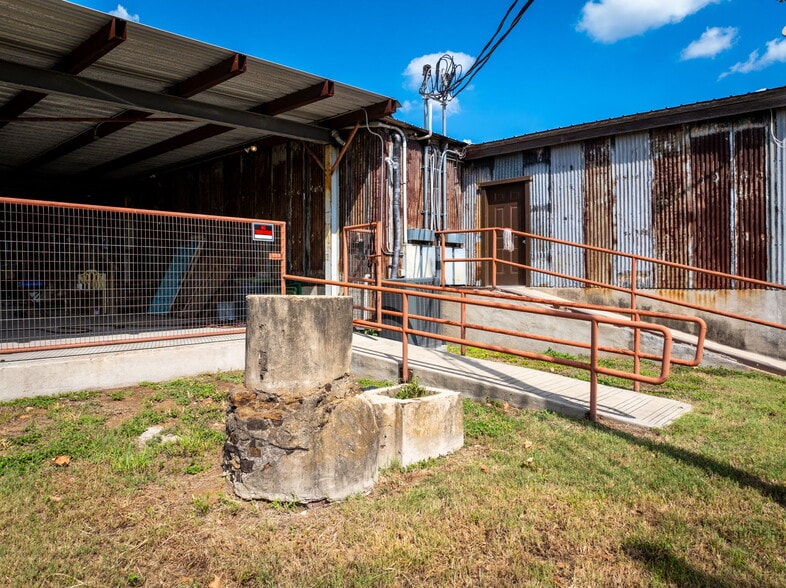 More Photos Of 14395 E Hwy 90A, Gonzales Restaurant For Sale