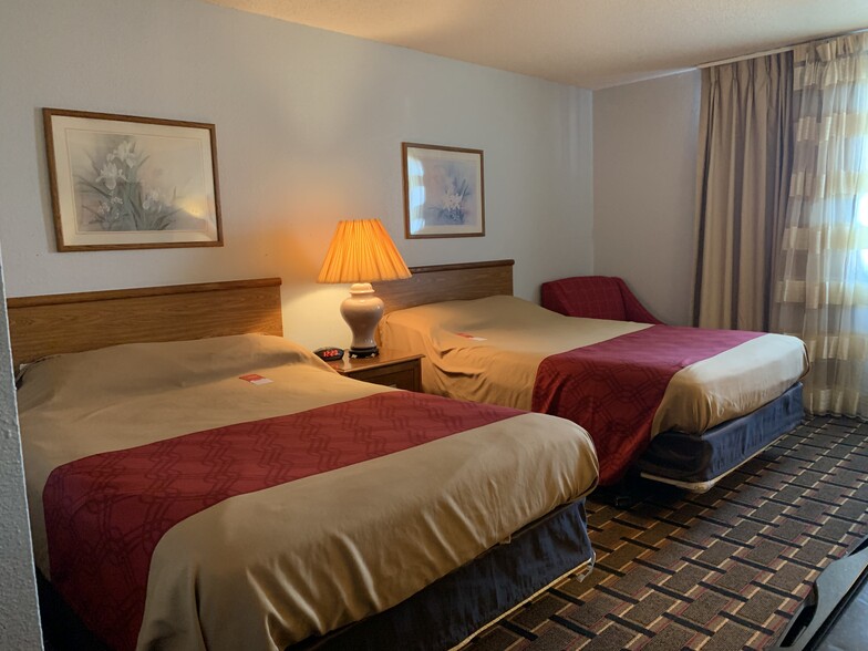 More Photos Of 1201 Hawkeye Ave SW, Le Mars Hotel For Sale