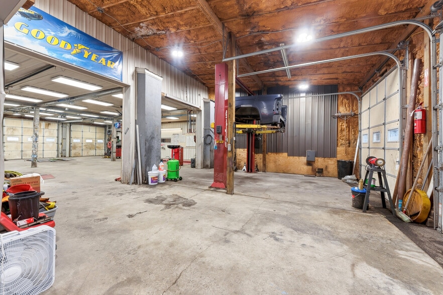 More Photos Of 622 Blue Horizon Dr, Morgantown Auto Repair For Sale
