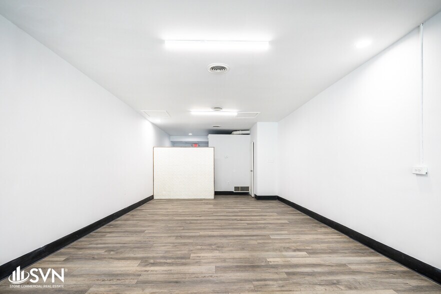 More Photos Of 1031-1039 N Limestone, Lexington Storefront Retail Office For Lease