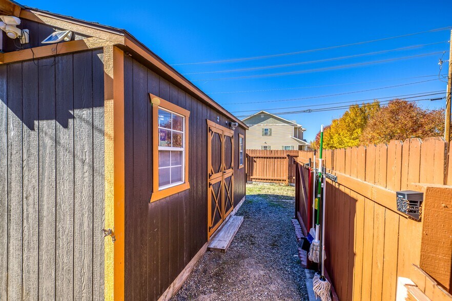 More Photos Of 1047 N 1st St, Montrose Office For Sale