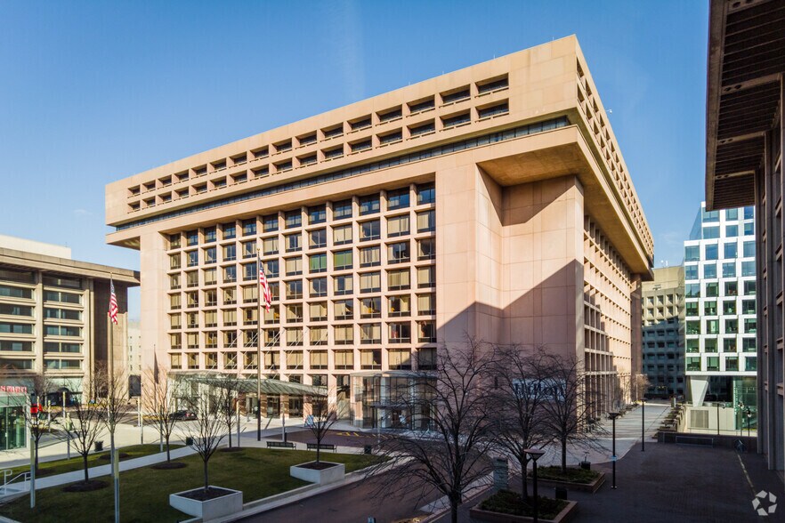 More Photos Of 470-490 L'Enfant Plz SW, Washington Office For Lease