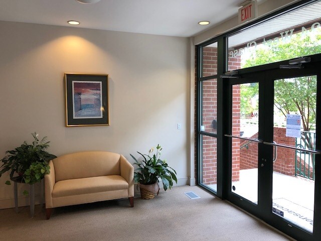More Photos Of 24 W Chase St, Pensacola Office For Lease