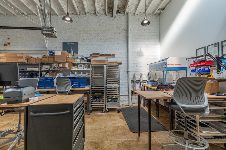 More Photos Of 2940 Locust Blvd, Saint Louis Warehouse For Lease