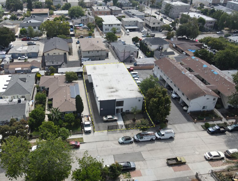 Primary Photo Of 6722 Troost Ave, North Hollywood Apartments For Sale