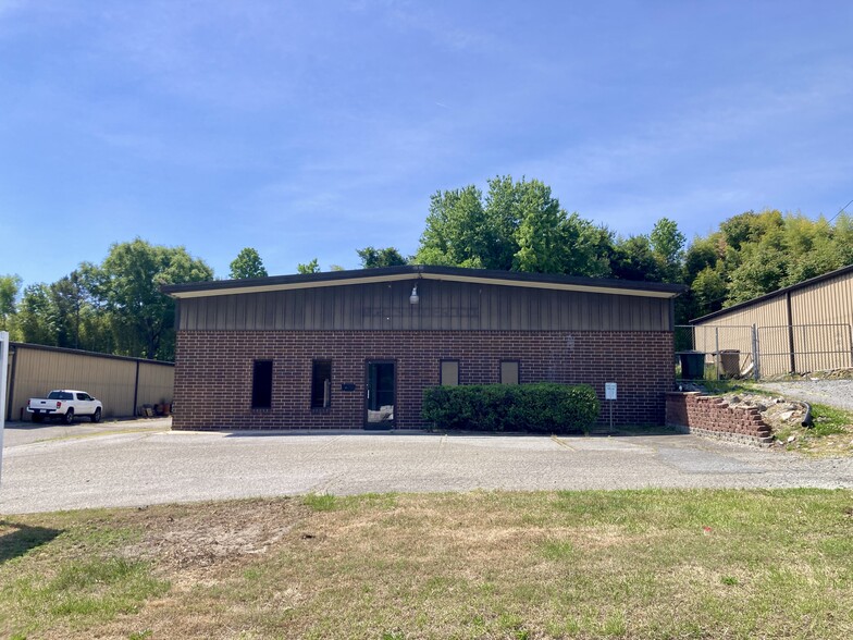 More Photos Of 2611 Phoenix Dr, Greensboro Warehouse For Lease