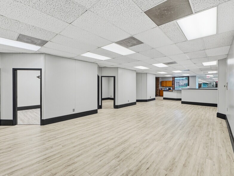 More Photos Of 1212 Air Depot, Midwest City Office For Lease